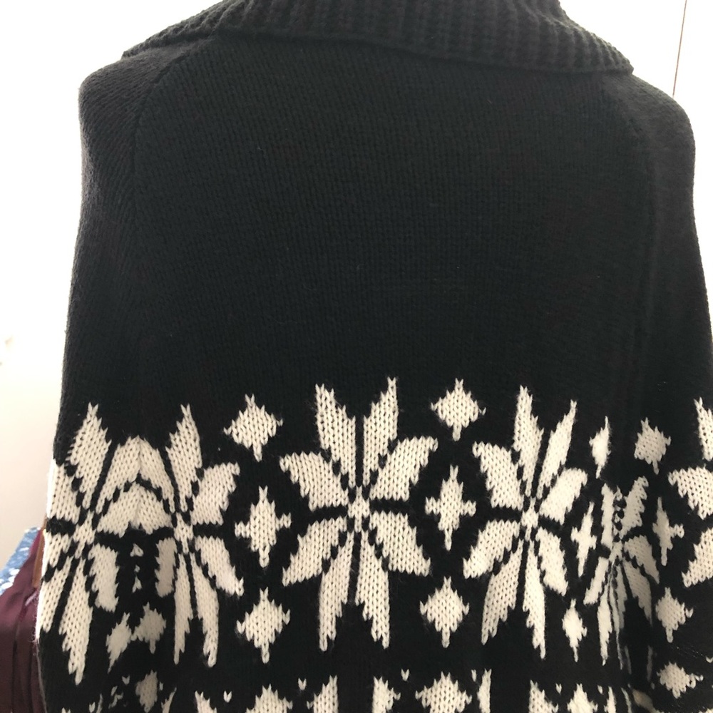 Poncho - Picture 2 of 3
